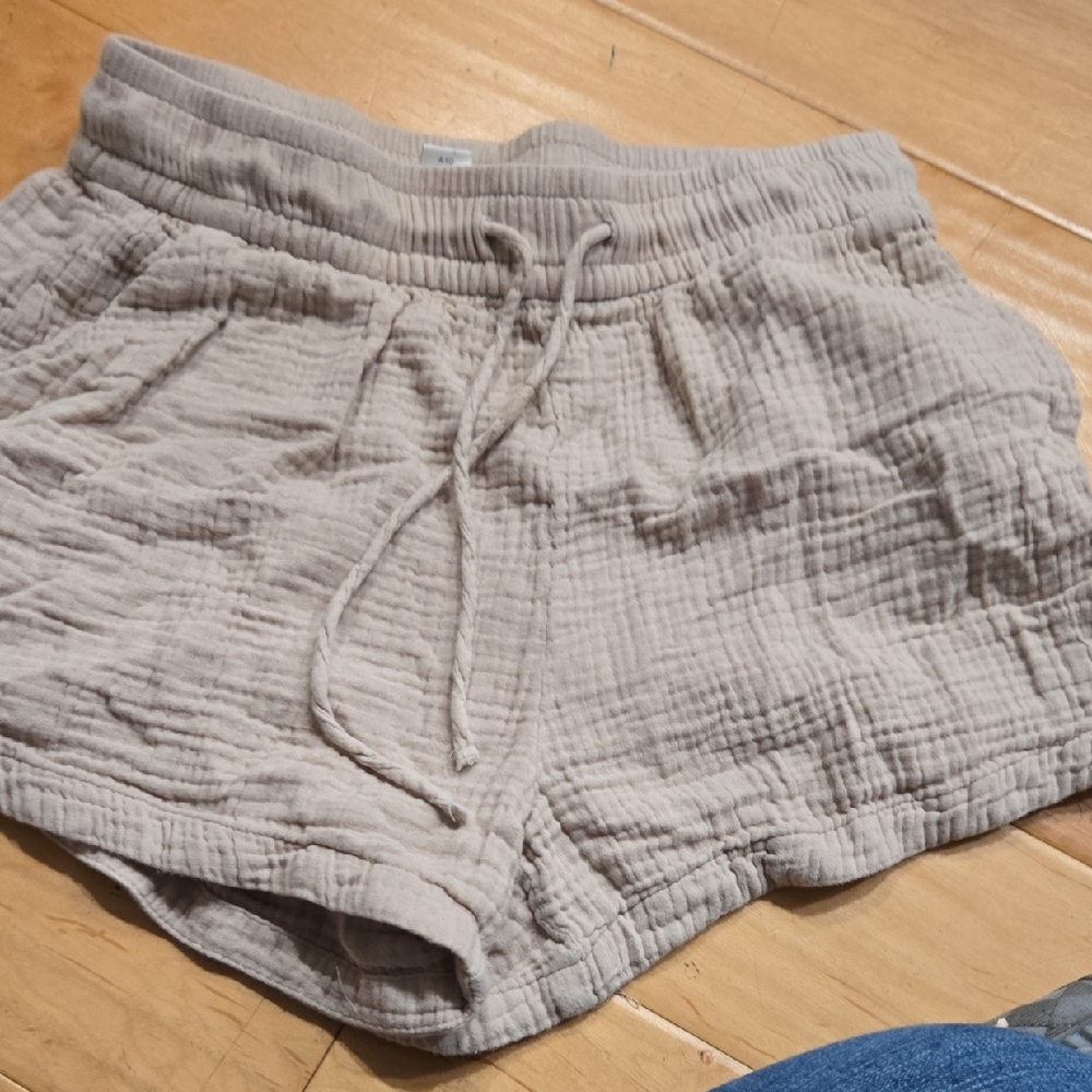 H&M High Waist Tan Women's Shorts